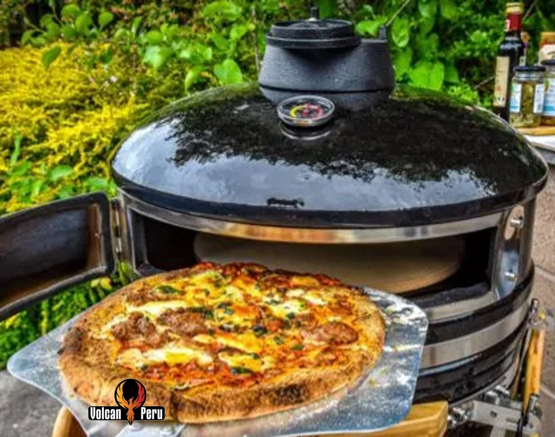 Kamado negro con horno de pizza Volcan Peru